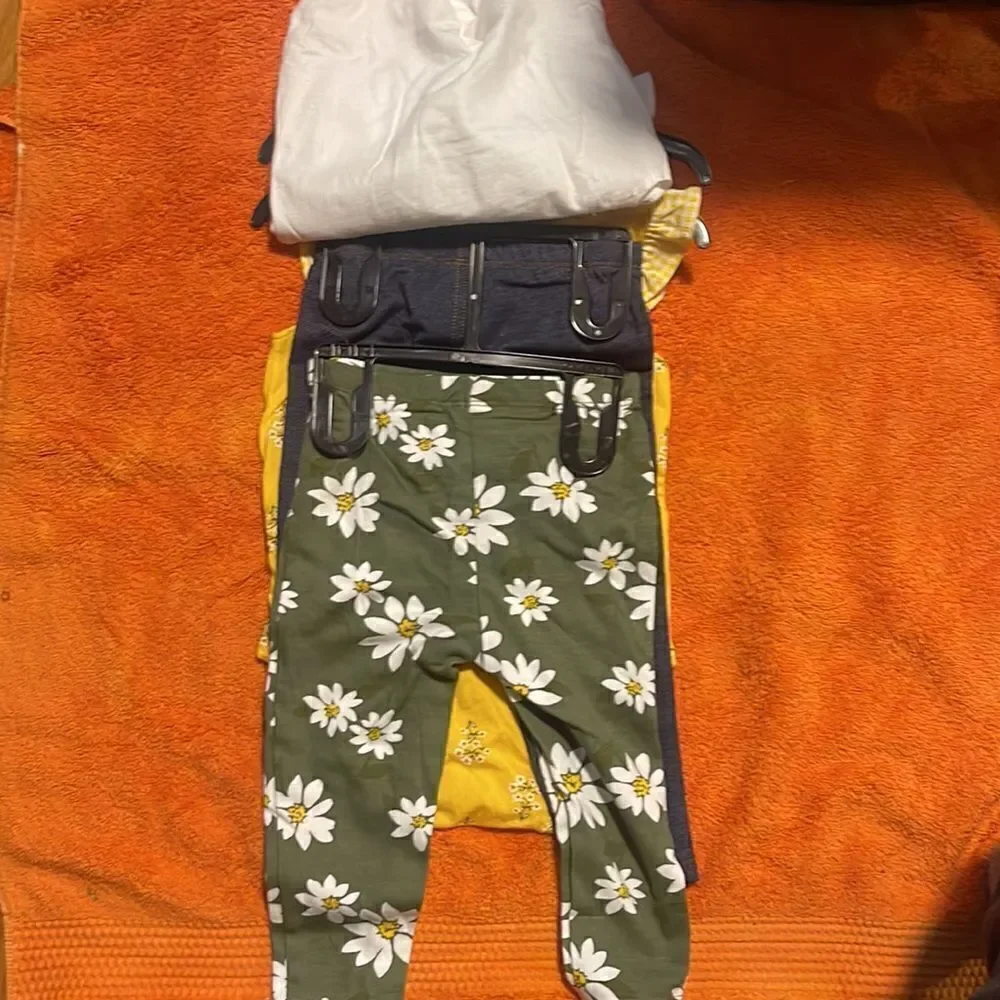 Carter’s 4 piece set 18 Month Flowers